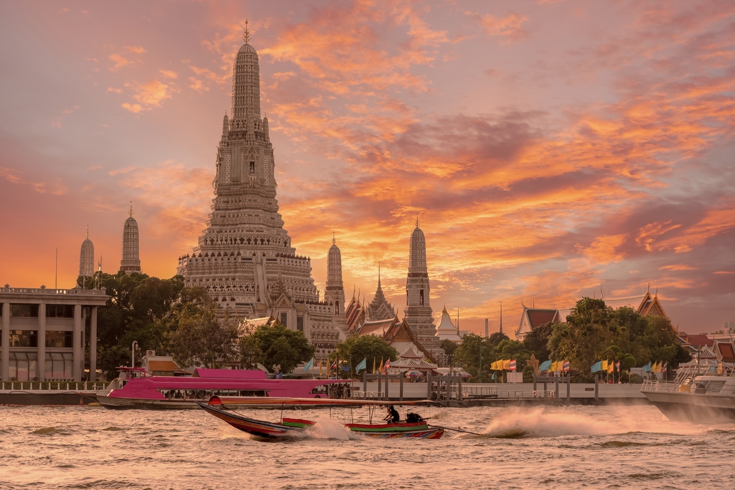 Bangkok 2 Days Tour – Temples, Chinatown & Dinner Cruise